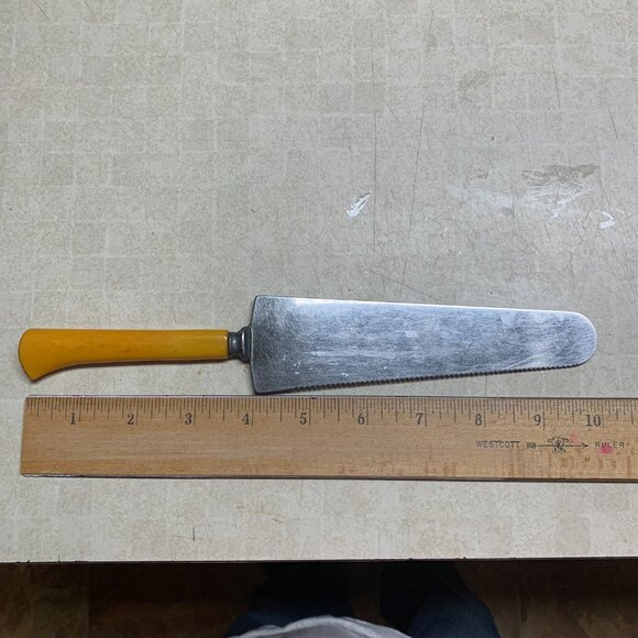 Vtg Stainless Steel Serrated Cake Pie Server Knife Butterscotch Bakelite Handle - Picture 6 of 6